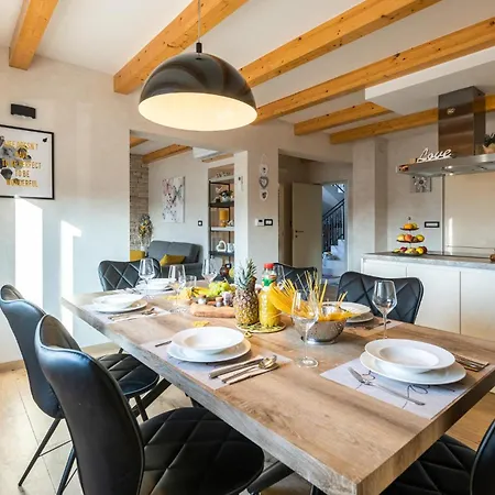 Stunning In With Kitchen